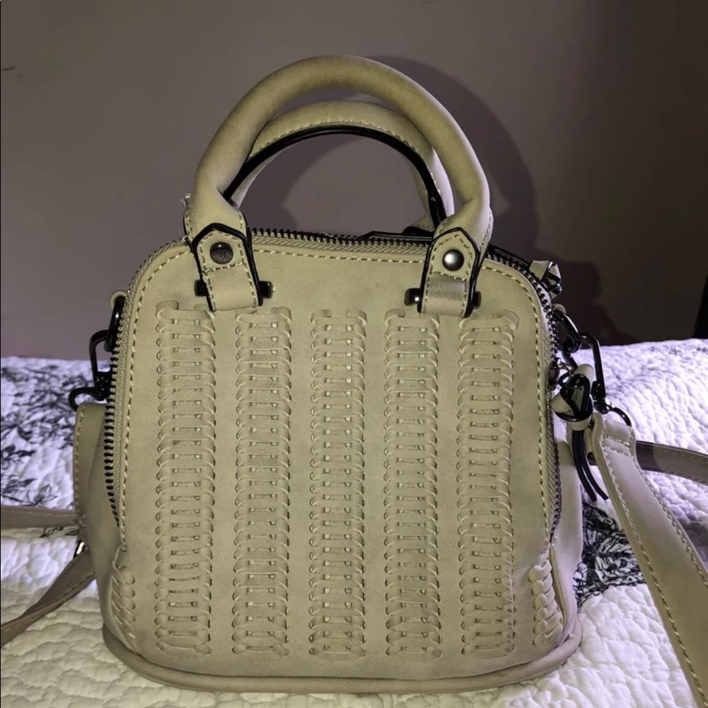 SALE 🎊Francesca’s Crossbody bag